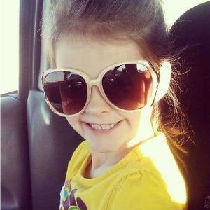 Meet your Posher, Claire